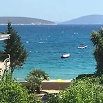 Onira Boutique Hotel *