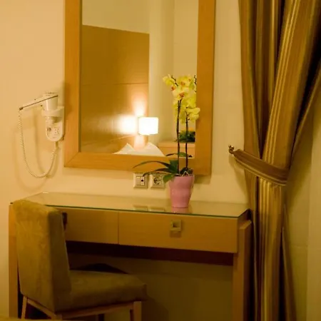 Отель Onira Boutique