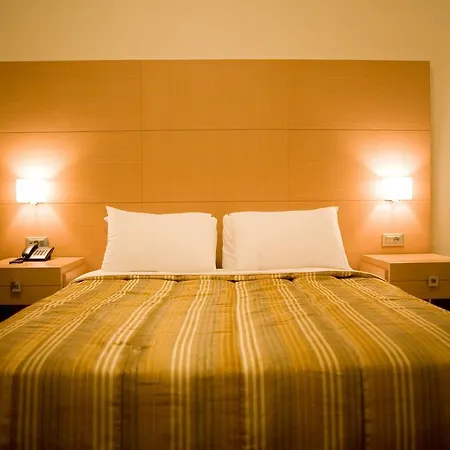 Отель Onira Boutique Толон