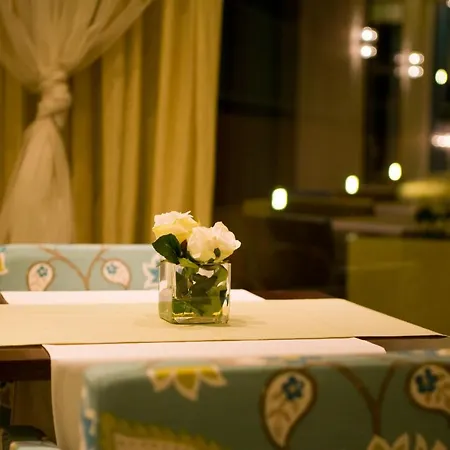 Отель Onira Boutique