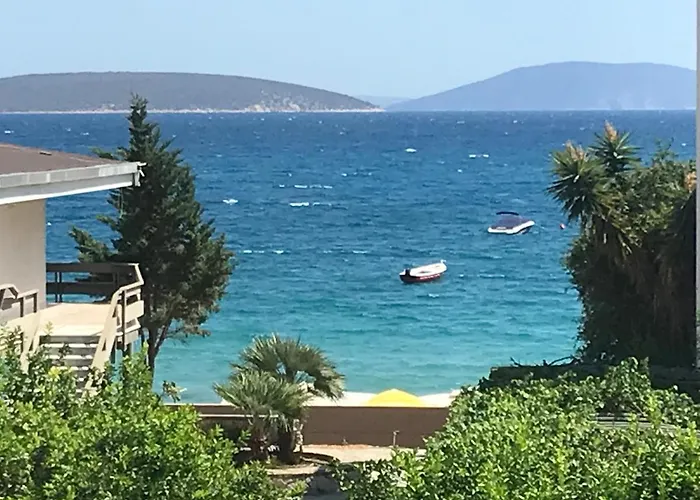 Onira Boutique Hotel *