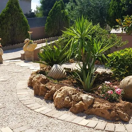 Onira Boutique 호텔 *