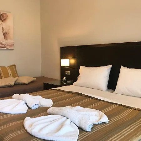 Onira Boutique 호텔 *