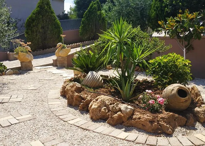 Onira Boutique فندق *